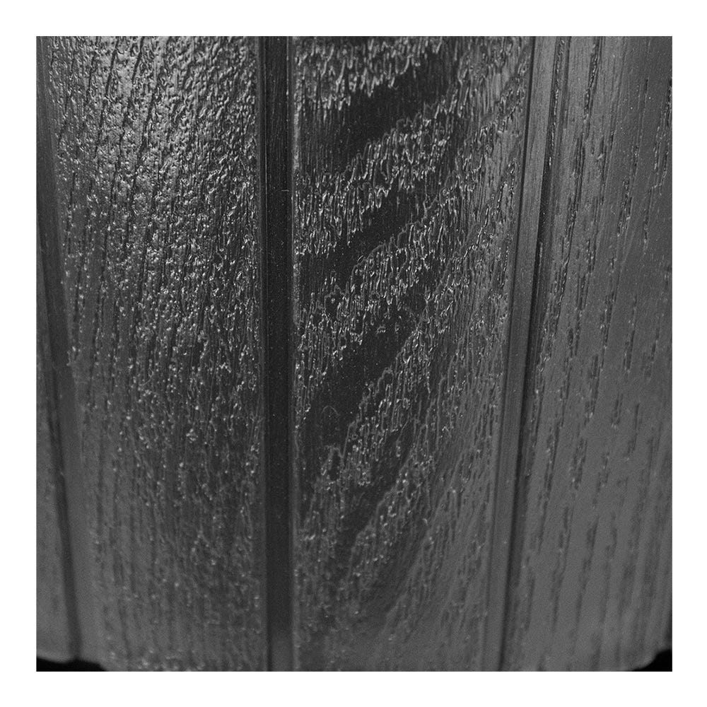 Maceta de plástico tipo madera con base barro/ chocolate 507C Peyo