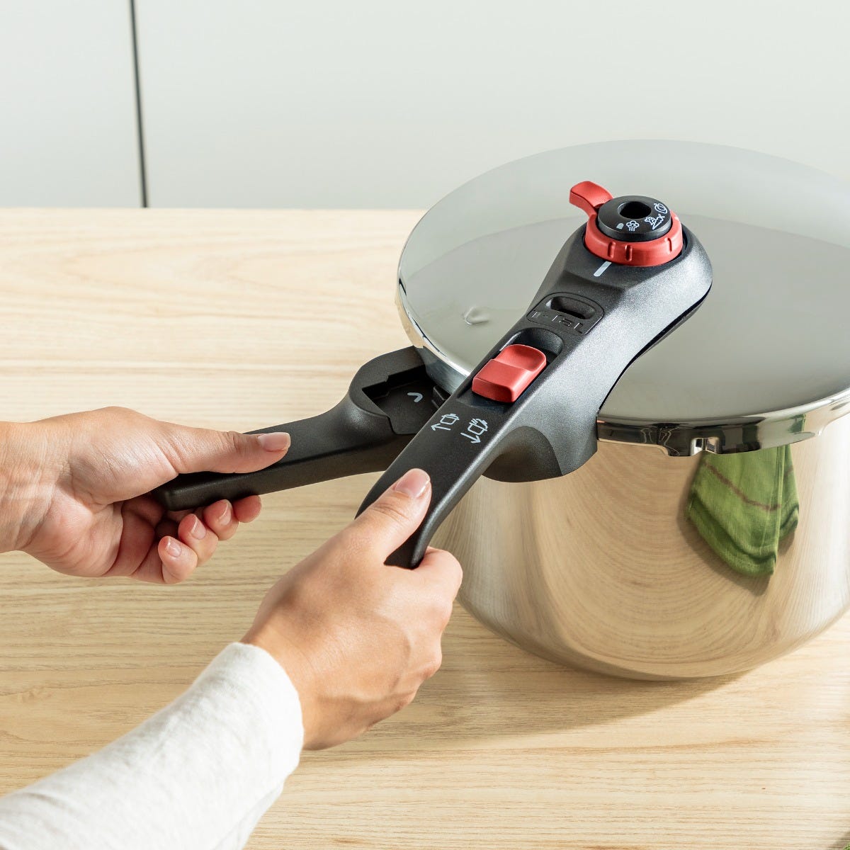 Olla de presión aluminio 5.3 L 92160PC T-Fal