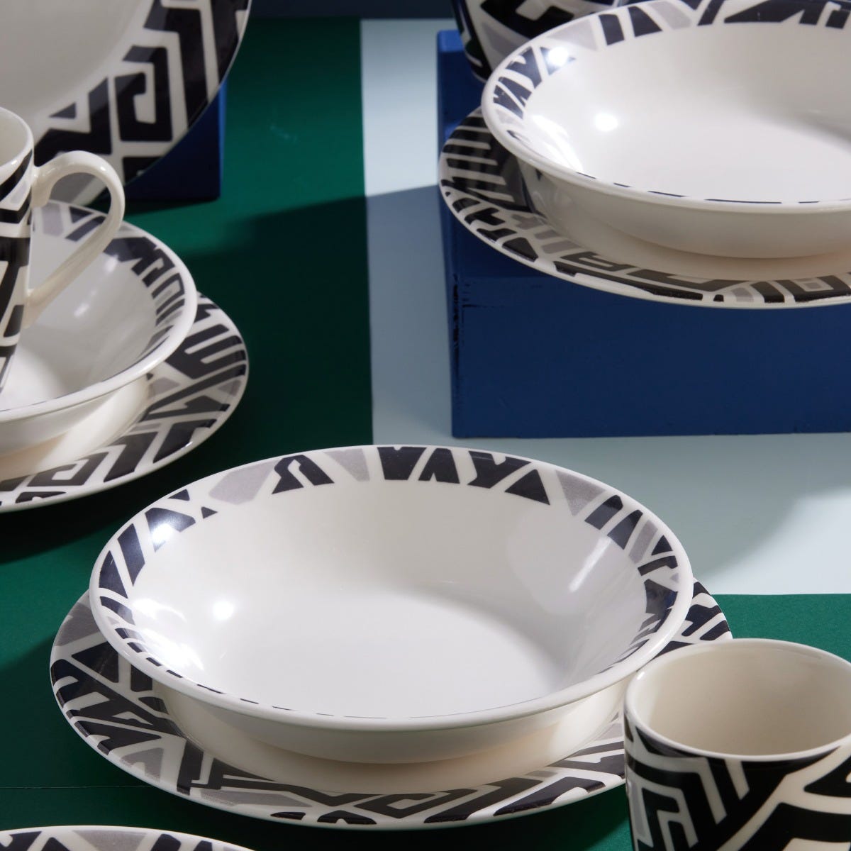 Vajilla de cerámica decorada 4 x 12 Bora VL175I040112 Corona